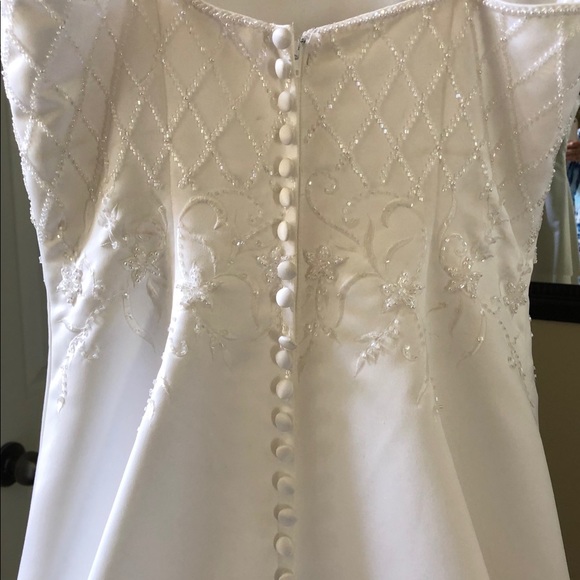 Michaelangelo wedding gown by David’s Bridal.  Sz8 - Picture 7 of 8